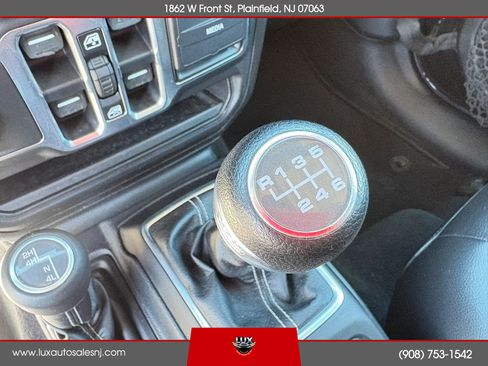Used 2018 Jeep Wrangler Unlimited Sahara w/ Dual Top Group AWD/4WD image 32