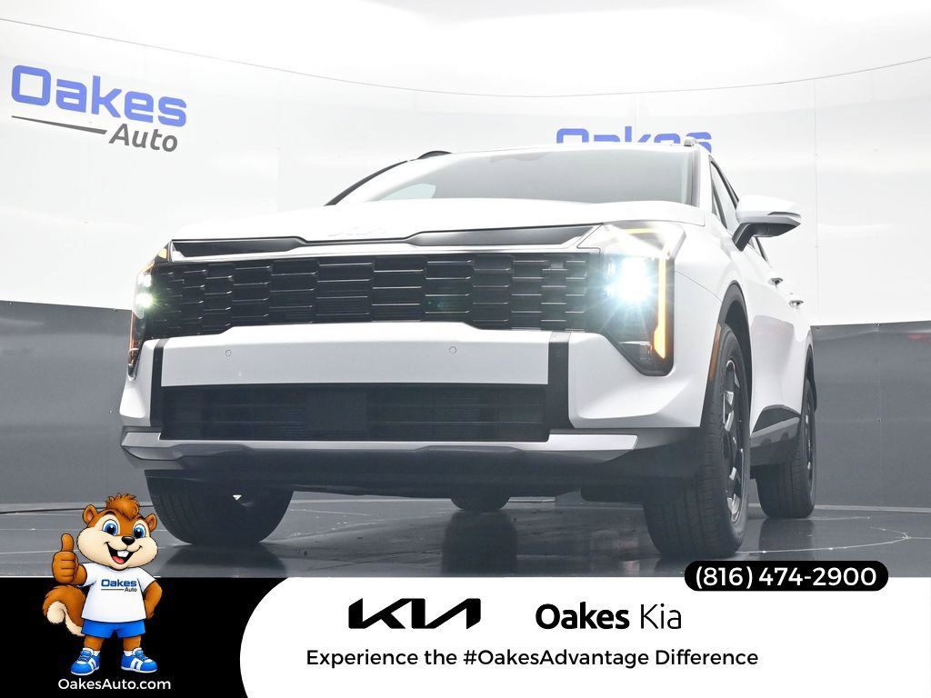 Certified 2026 Kia Sportage EX w/ EX Panorama Roof Package FWD image 40