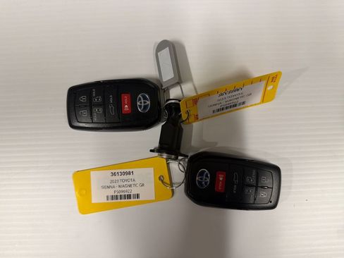 Certified 2023 Toyota Sienna Limited AWD/4WD image 32