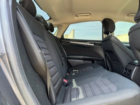 Used 2017 Ford Fusion SE w/ Fusion SE Technology Package FWD image 18