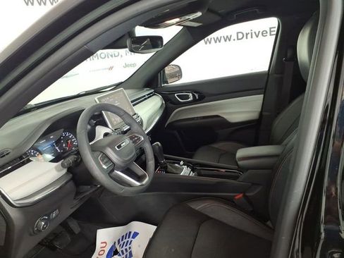 Used 2023 Jeep Compass Limited AWD/4WD image 12