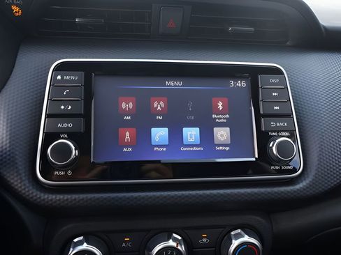 Used 2021 Nissan Kicks S image 23