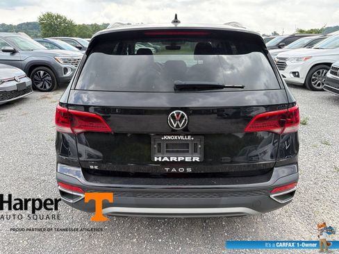 Used 2023 Volkswagen Taos SE w/ Panoramic Sunroof Package FWD image 4