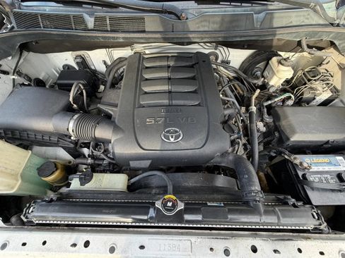 Used 2014 Toyota Tundra SR5 w/ SR5 Upgrade Package RWD image 11