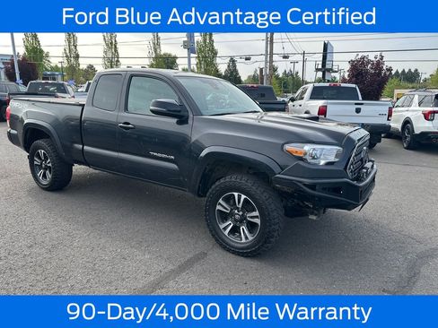 Used 2018 Toyota Tacoma TRD Sport AWD/4WD image 10