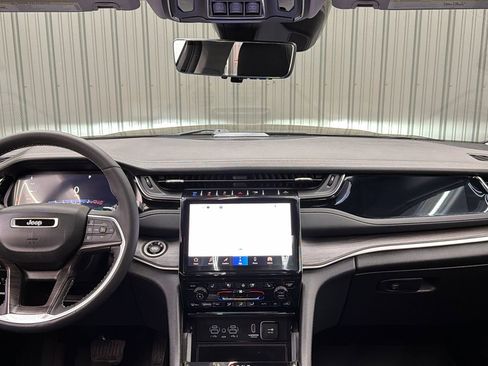 Used 2023 Jeep Grand Cherokee 30th Anniversary AWD/4WD image 34