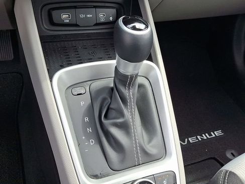 Used 2026 Hyundai Venue SEL FWD image 15