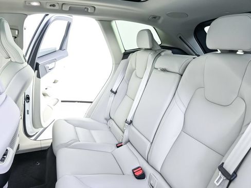 Used 2026 Volvo XC60 B5 Ultra w/ Protection Package Premier AWD/4WD image 23