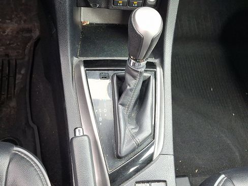 Used 2016 Toyota Corolla LE Premium image 17