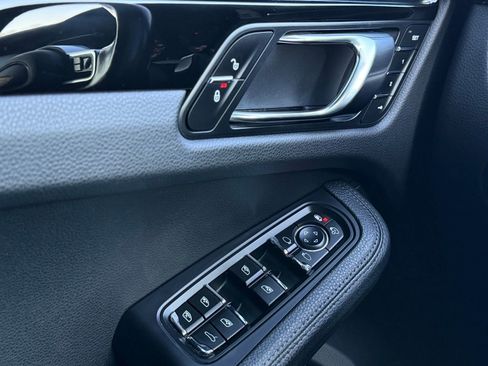 Used 2017 Porsche Macan S image 31