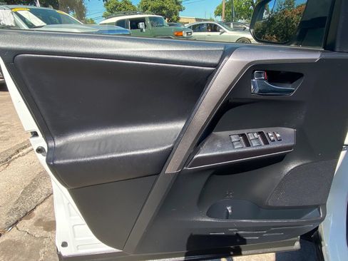 Used 2016 Toyota RAV4 XLE AWD/4WD image 17