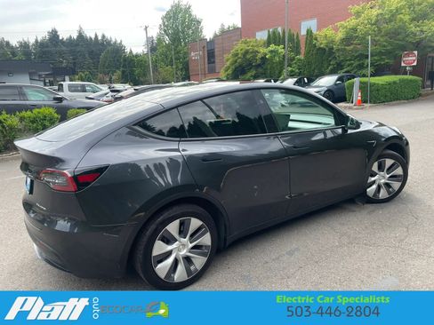 Used 2024 Tesla Model Y Long Range AWD/4WD image 12