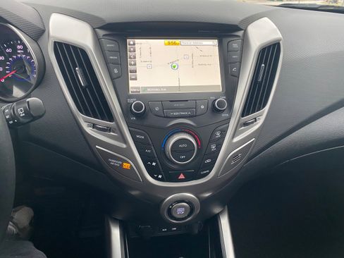 Used 2017 Hyundai Veloster Value Edition image 11