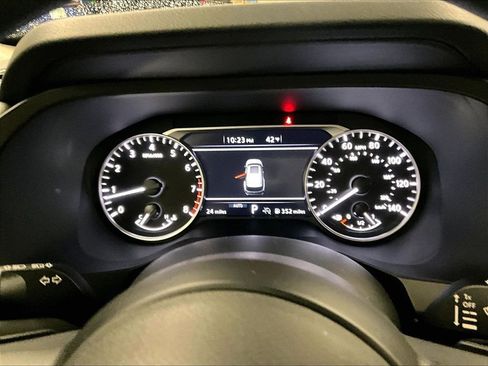 Used 2025 Nissan Pathfinder S image 26