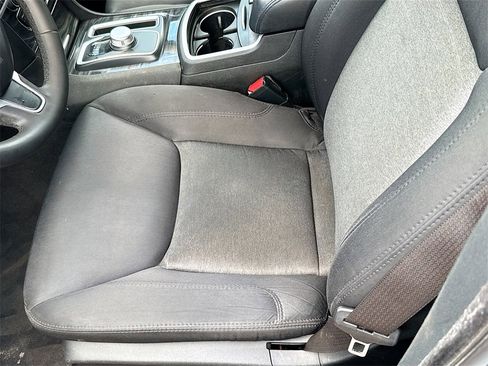 Used 2022 Chrysler 300 Touring w/ Sport Appearance Package image 20