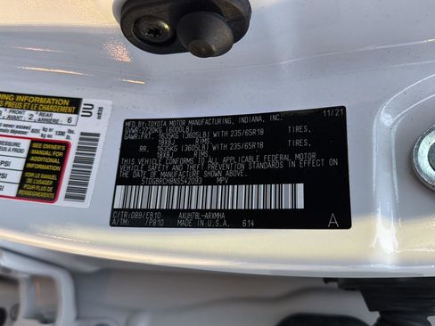 Certified 2022 Toyota Highlander XLE image 37