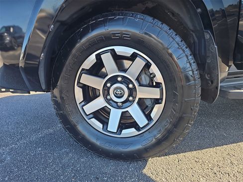 Used 2019 Toyota 4Runner SR5 Premium image 28