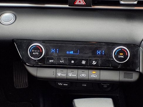 Used 2023 Hyundai Elantra SEL image 15