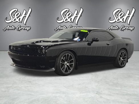 Used 2017 Dodge Challenger R/T Scat Pack w/ Leather Interior Group RWD image 18