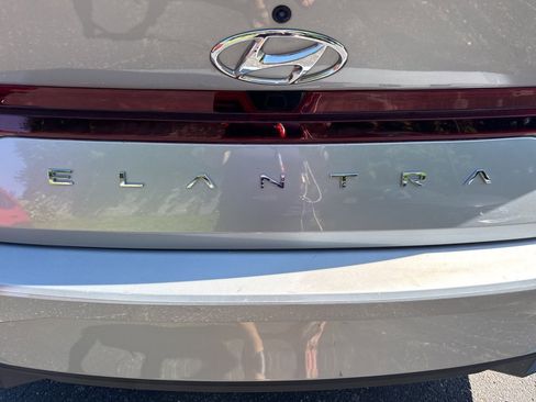 Used 2023 Hyundai Elantra SEL image 10