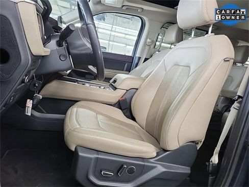 Used 2023 Ford Expedition Limited image 7