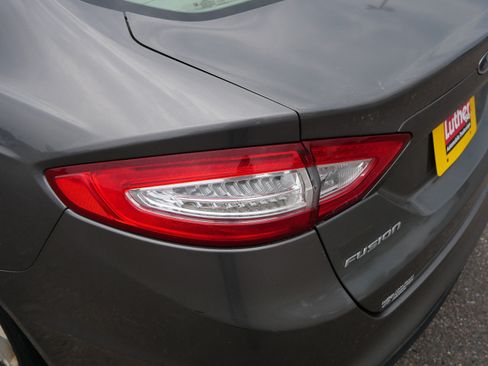 Used 2014 Ford Fusion SE w/ Equipment Group 202A FWD image 17