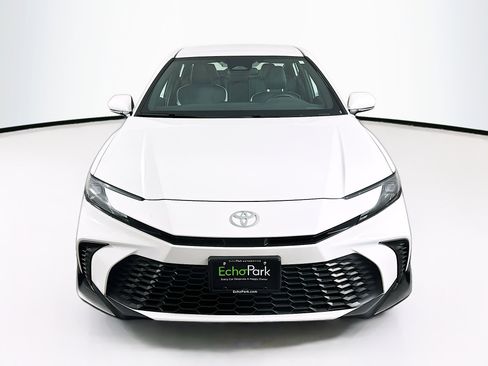 Used 2025 Toyota Camry SE image 2