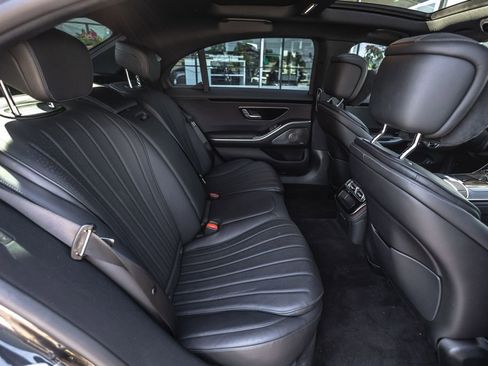 Used 2022 Mercedes-Benz S 500 4MATIC w/ AMG Line Package image 31