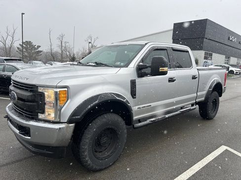 Used 2017 Ford F250 XLT image 3