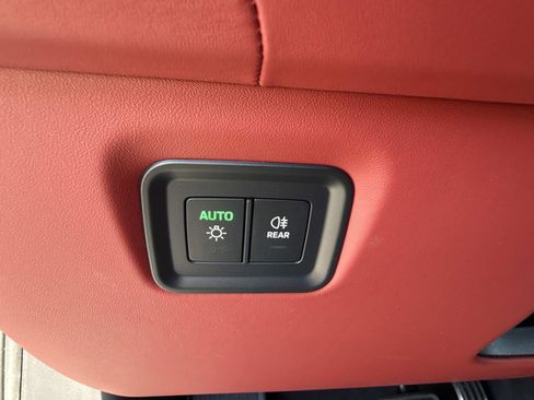 Used 2024 Porsche Cayenne S image 35