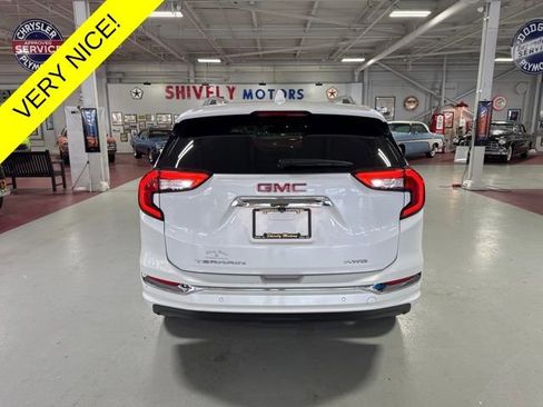 Used 2024 GMC Terrain Denali w/ Denali Premium Package AWD/4WD image 4