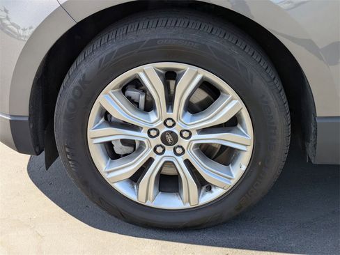 Used 2024 Ford Edge Titanium image 11