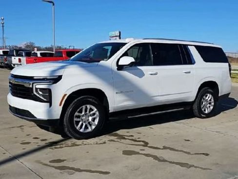 New 2026 Chevrolet Suburban LS RWD image 4
