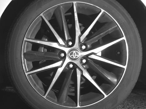 Used 2023 Toyota Camry SE image 9