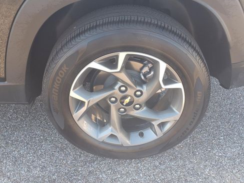 Used 2025 Chevrolet Trax LT image 25