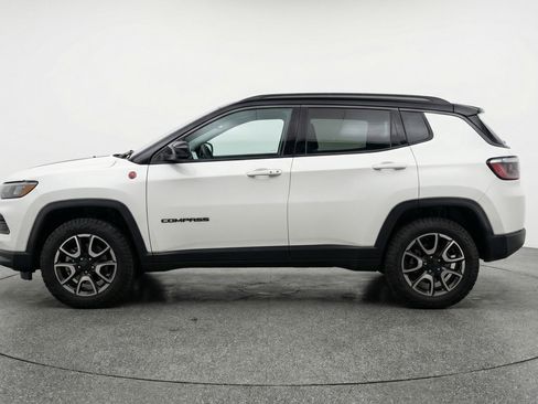 Used 2025 Jeep Compass Trailhawk AWD/4WD image 5