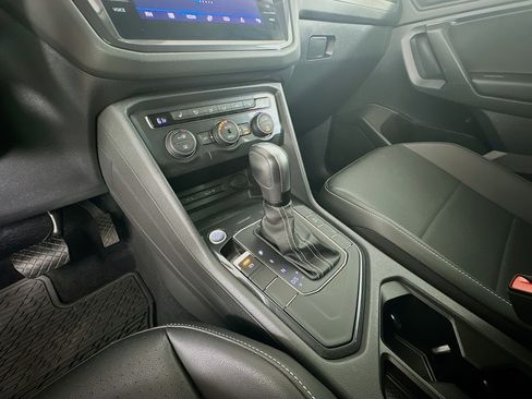 Used 2021 Volkswagen Tiguan SE w/ Panoramic Sunroof Package FWD image 23