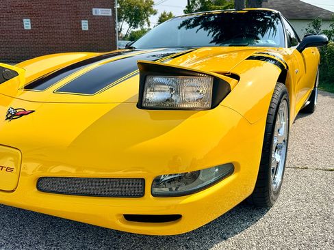 Used 2004 Chevrolet Corvette Z06 w/ Memory Package RWD image 12