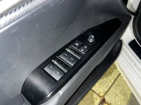 Used 2025 Toyota Camry LE image 11