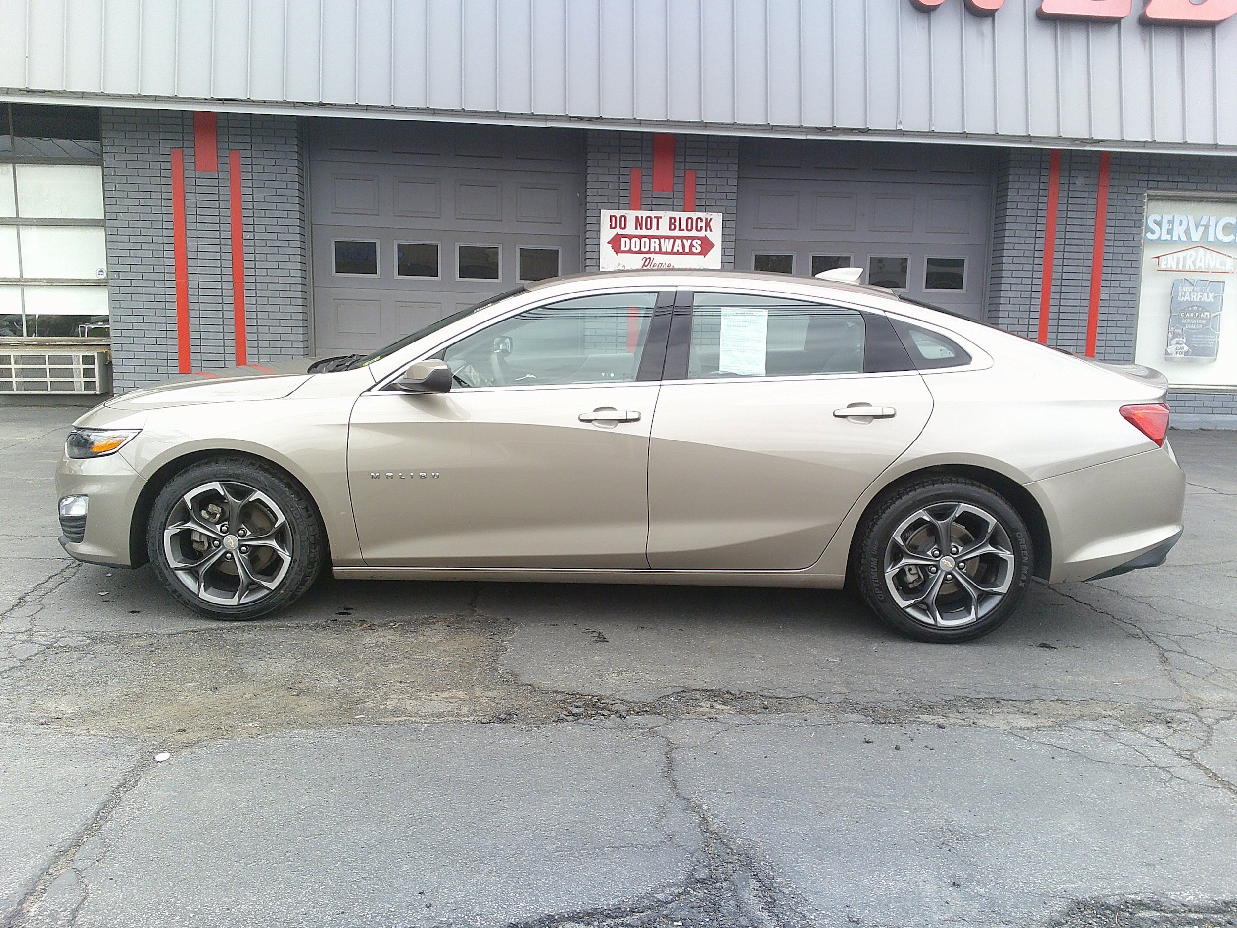 Used 2023 Chevrolet Malibu LT FWD image 2