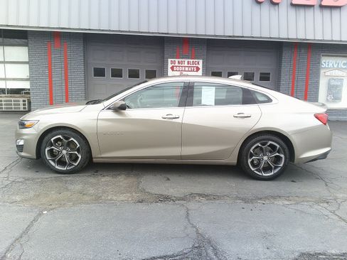 Used 2023 Chevrolet Malibu LT FWD image 2