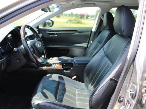 Used 2018 Lexus ES 350 w/ Luxury Package w/Wood Trim FWD image 17