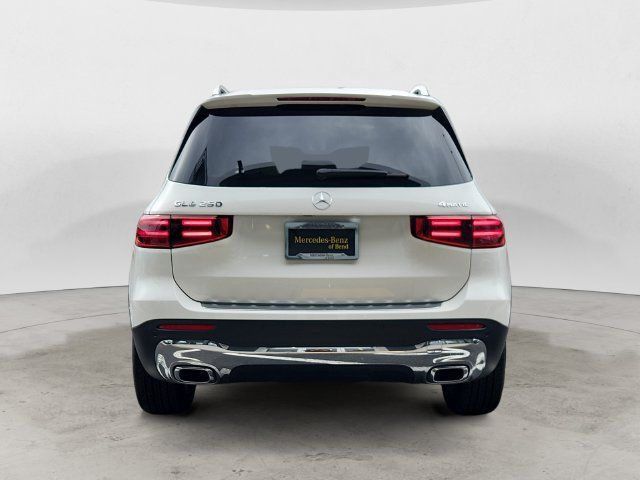 Used 2025 Mercedes-Benz GLB 250 4MATIC image 4