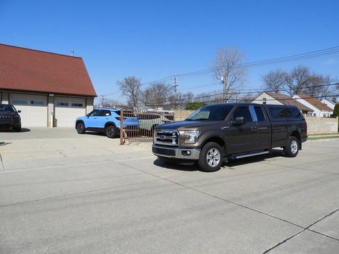 Used 2016 Ford F150 XLT w/ Trailer Tow Package RWD image 6