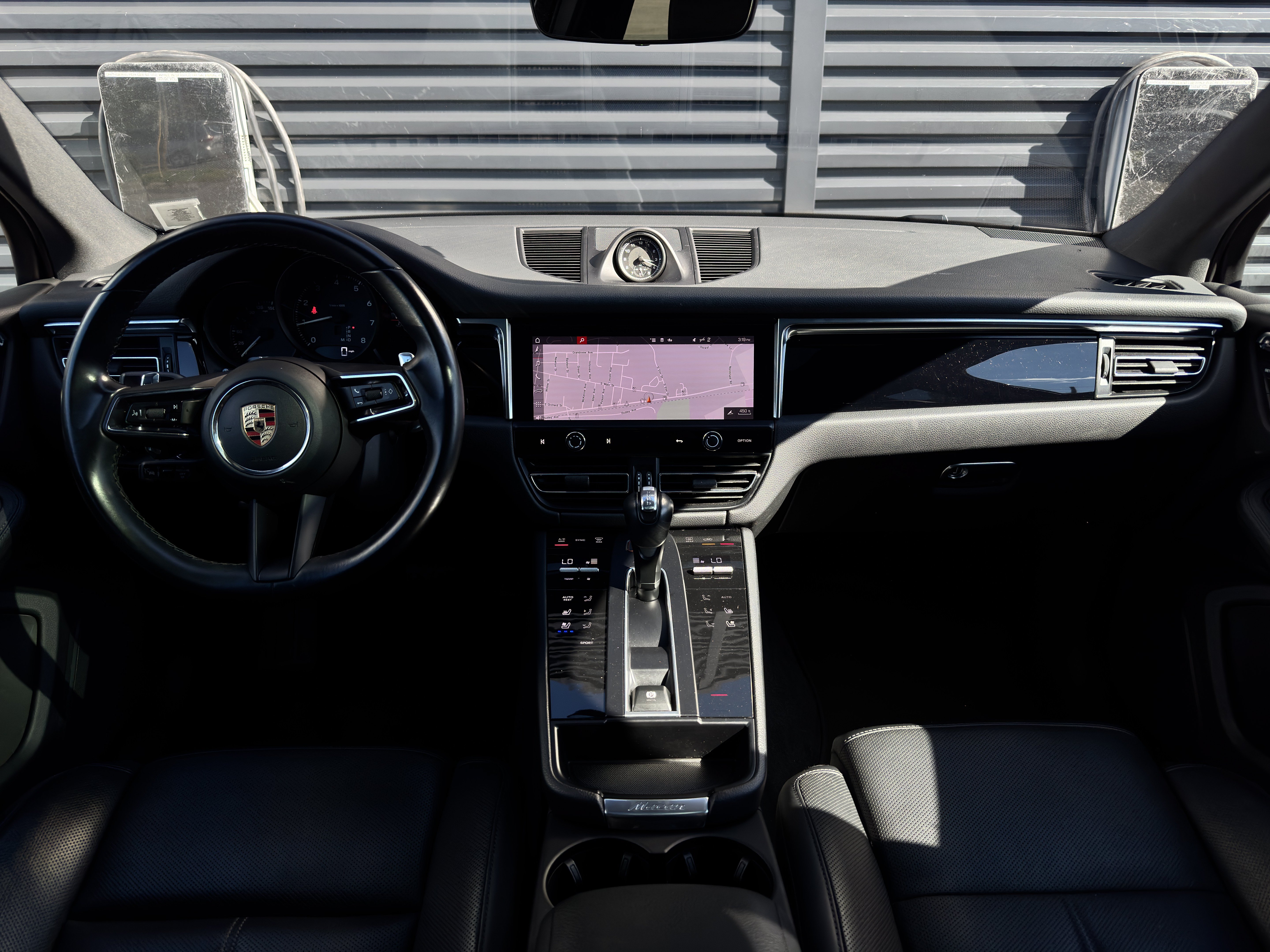 Certified 2023 Porsche Macan AWD/4WD image 20