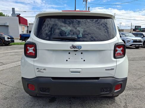 Used 2022 Jeep Renegade Latitude AWD/4WD image 6