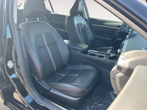 Used 2025 Nissan Altima 2.5 SR FWD image 11