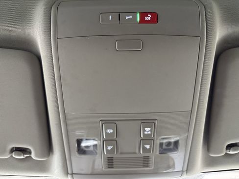 Used 2022 Volkswagen Atlas SE image 16