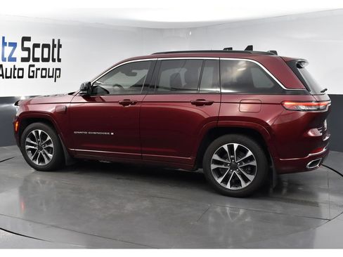 Used 2024 Jeep Grand Cherokee Overland AWD/4WD image 3