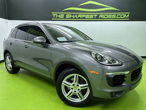 Used 2016 Porsche Cayenne AWD/4WD image 1